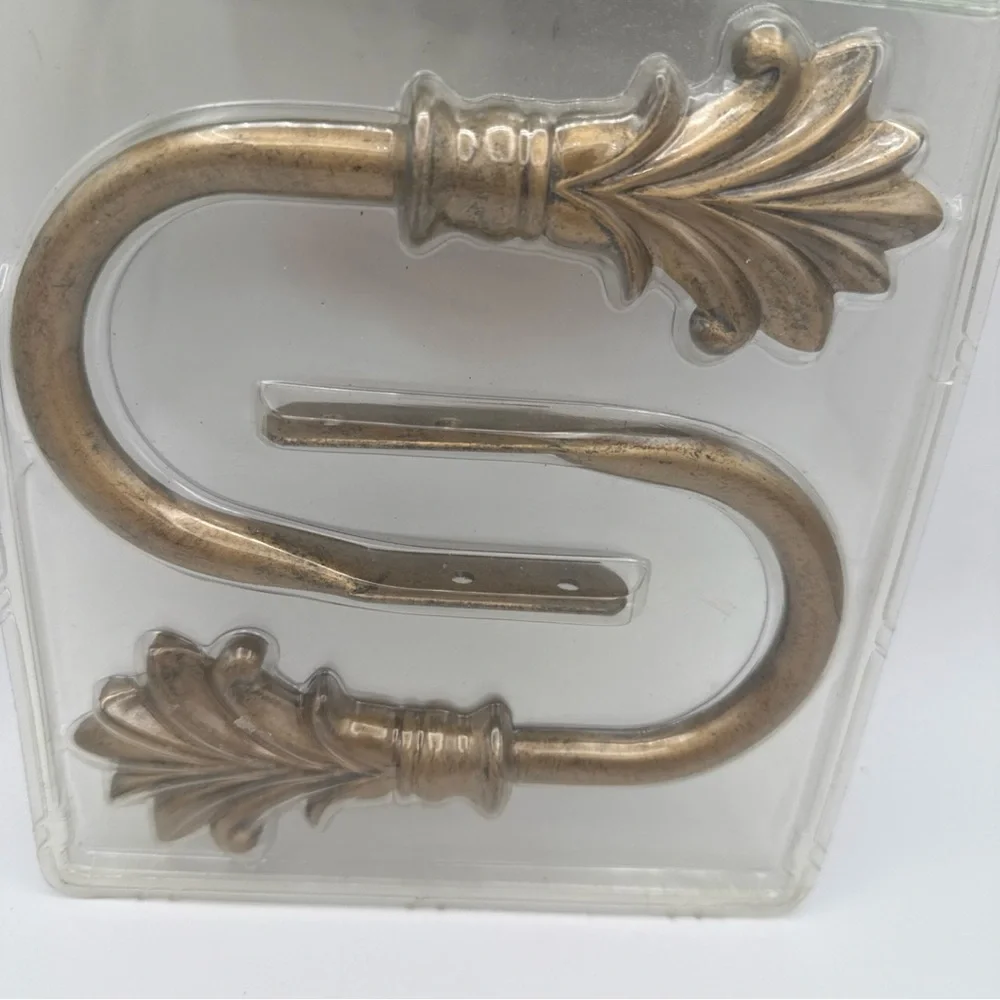 Waverly Garden Room Drapery Metal curtain Drapes Holdbacks/ Scarfhooks Set